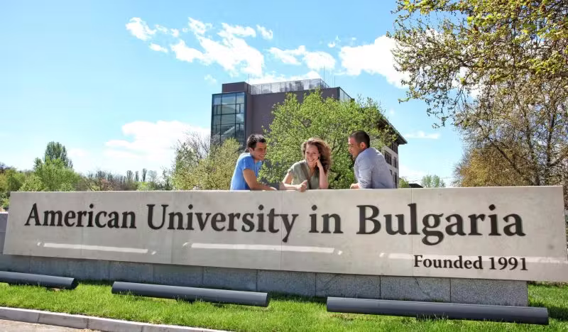 The American University in Bulgaria — kampus i studenti