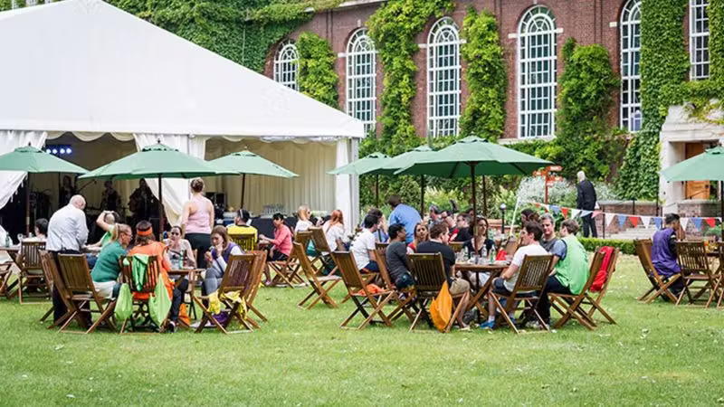 Regent's University London — kampus i studenti