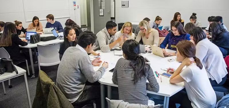 Regent's University London — kampus i studenti
