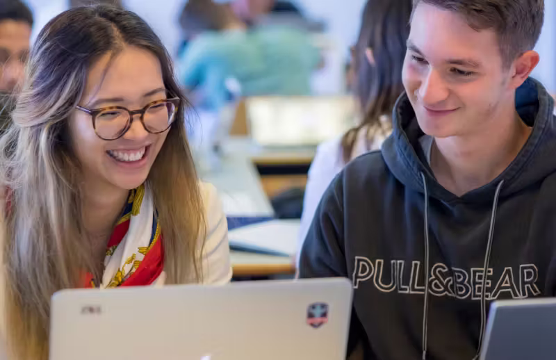 Burgundy School of Business — kampus i studenti