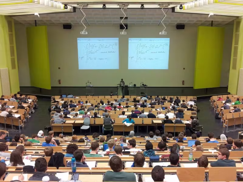 University of Debrecen — kampus i studenti