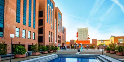 University Institute of Modern Languages I.U.L.M — kampus i studenti
