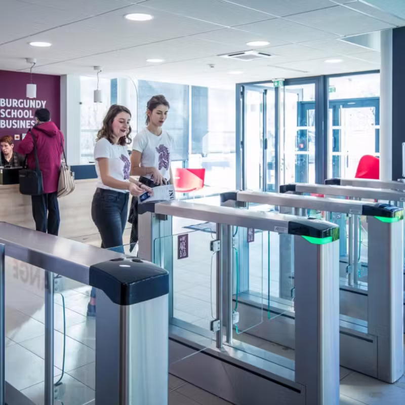 Burgundy School of Business — kampus i studenti