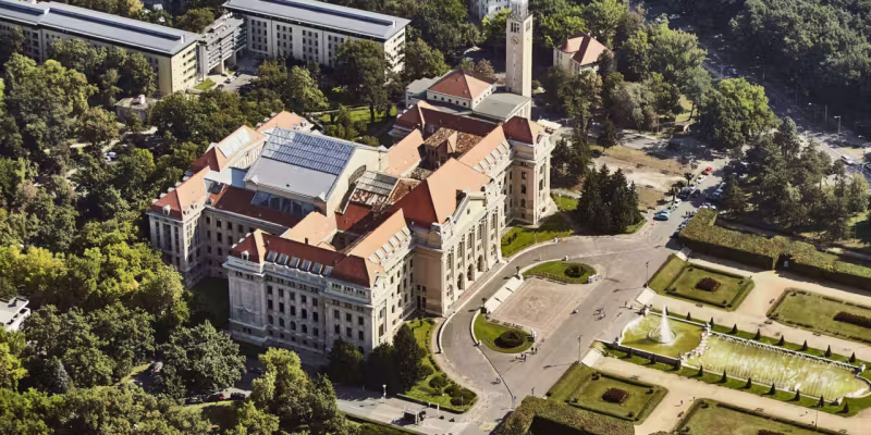 University of Debrecen — kampus i studenti