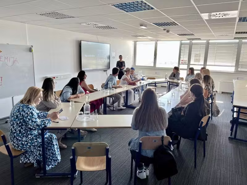 FUDŠ - Fakultet za primijenjene društvene nauke — kampus i studenti