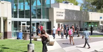 College of the Canyons — kampus i studenti